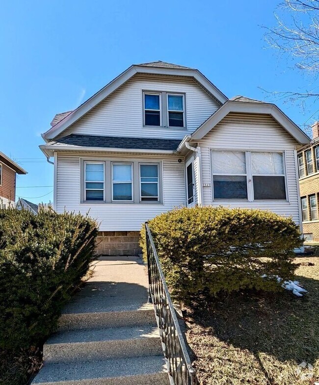 Building Photo - 1523 S 70th St