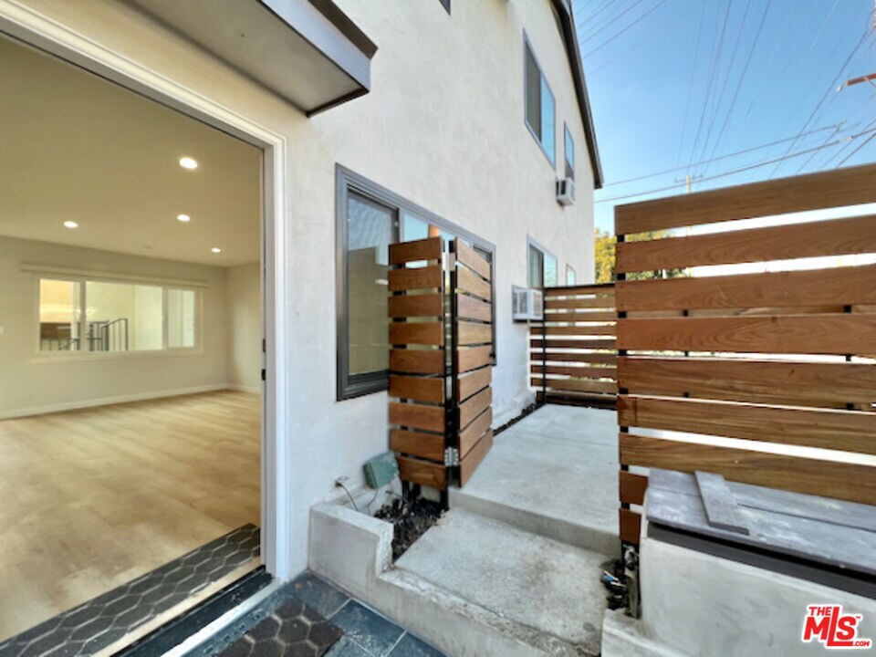 Foto principal - 901 S Barrington Ave