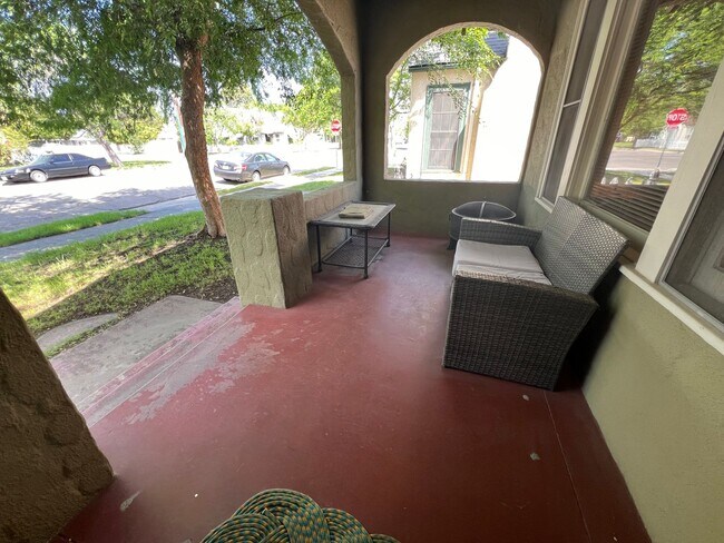 Foto del edificio - Charming 3 Bedroom 2 Bathroom House locate...