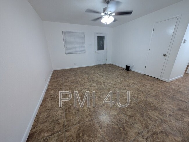 Foto del edificio - 309 Vincent Ct NW