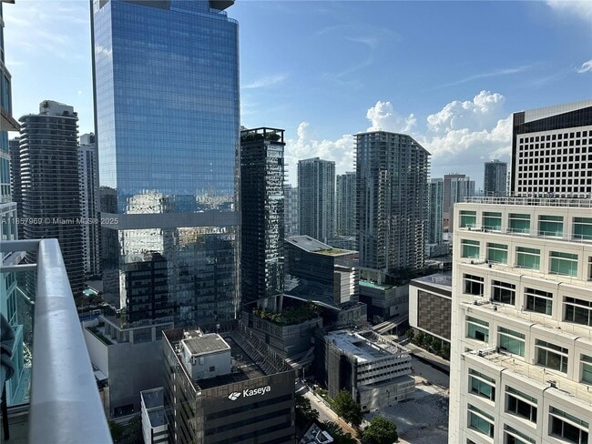 Building Photo - 950 Brickell Bay Dr