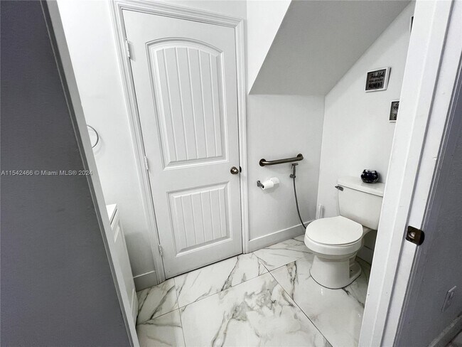 Foto del edificio - 748 NE 34th Ave