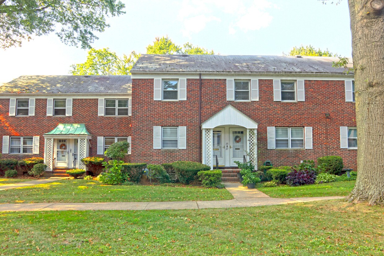 26 Manor Dr, Red Bank, NJ 07701 Condo for Rent in Red Bank, NJ