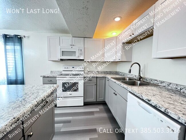 Building Photo - 3 Bedroom/2 Bath Garden Level Apartment in...