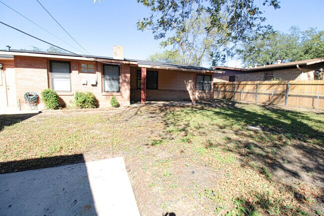 Building Photo - 434 Cosgrove St