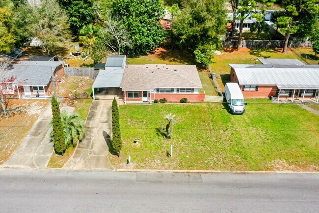 Building Photo - 210 Spencer Dr