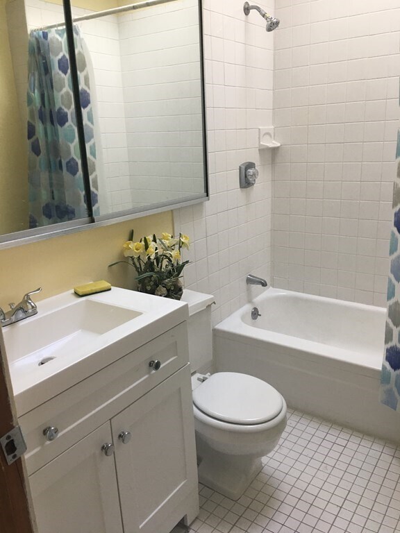 Primary Photo - 17 Ambrose St