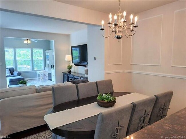 Foto del edificio - 4 bedroom end unit with garage in Liberty Crossing