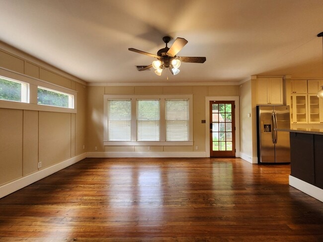 Building Photo - Beautiful Era Specific  Built Ins /  Wrap Around Front Porch / Downtown New Braunfels / TONS of U...