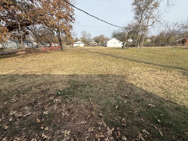 Building Photo - 730 W 14th St