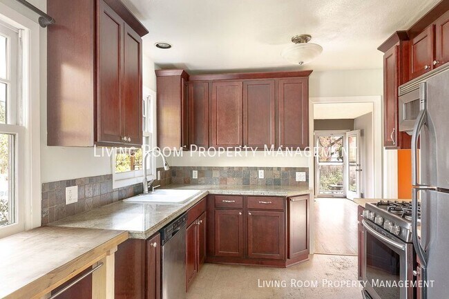 Foto del edificio - 3524 NE Simpson St