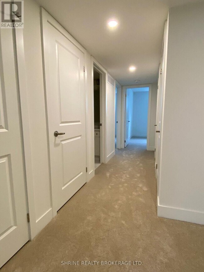 Photo du bâtiment - 234 Edgevalley Rd