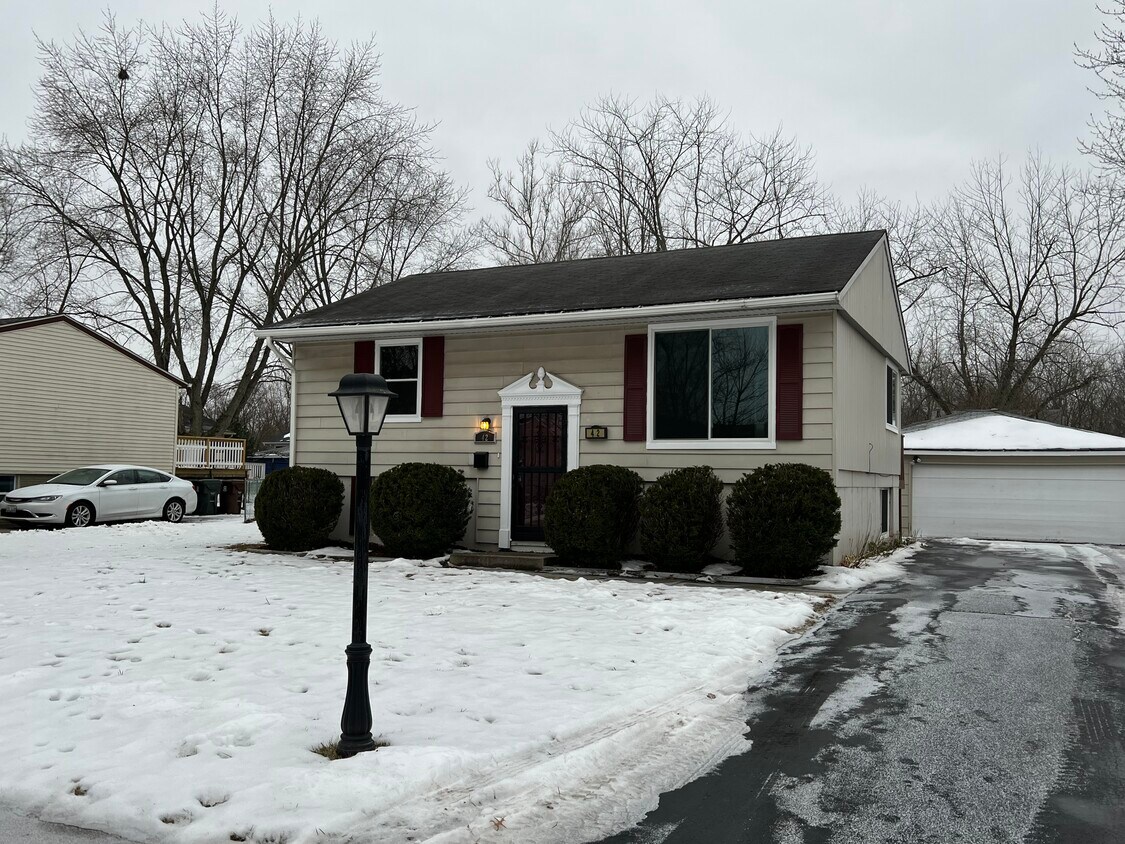 42 N Oak Ln, Glenwood, IL 60425 House Rental in Glenwood, IL