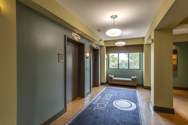 Foto del edificio - Rare rental opportunity at Bristol West End!