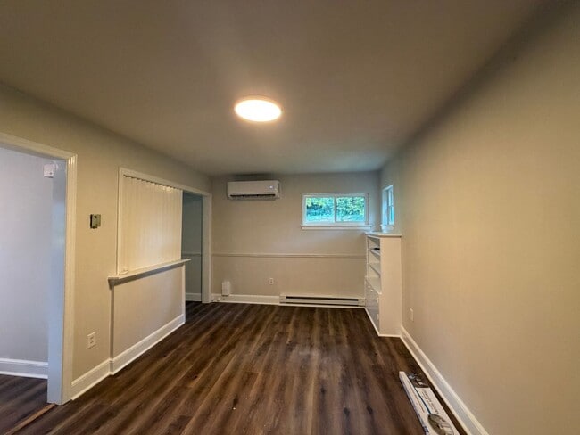 Building Photo - Cottage at Spring Lake!