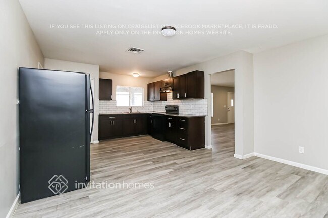 Foto del edificio - 2458 E Alpine Ave
