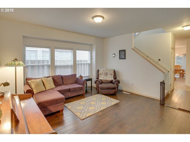 Foto del edificio - 8800 N Drummond Ave