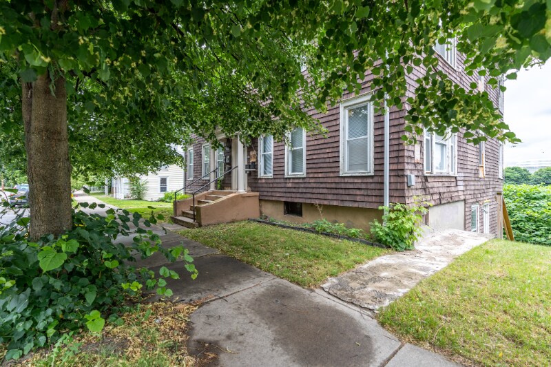 Primary Photo - 154 Oak St
