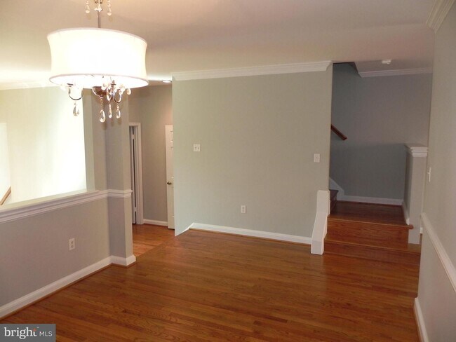 Foto del edificio - 1435 McLean Mews Ct