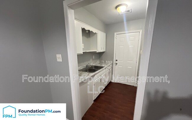 Building Photo - 627 McWhirter Ave