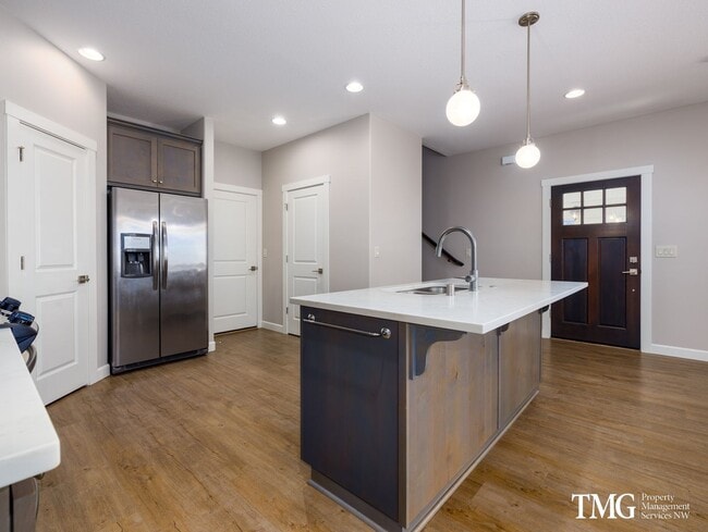 Building Photo - Pre- leasing - Modern Open Home Plus A Garage!