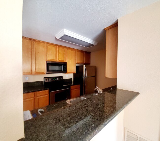 Foto del edificio - 7180 Shoreline Dr