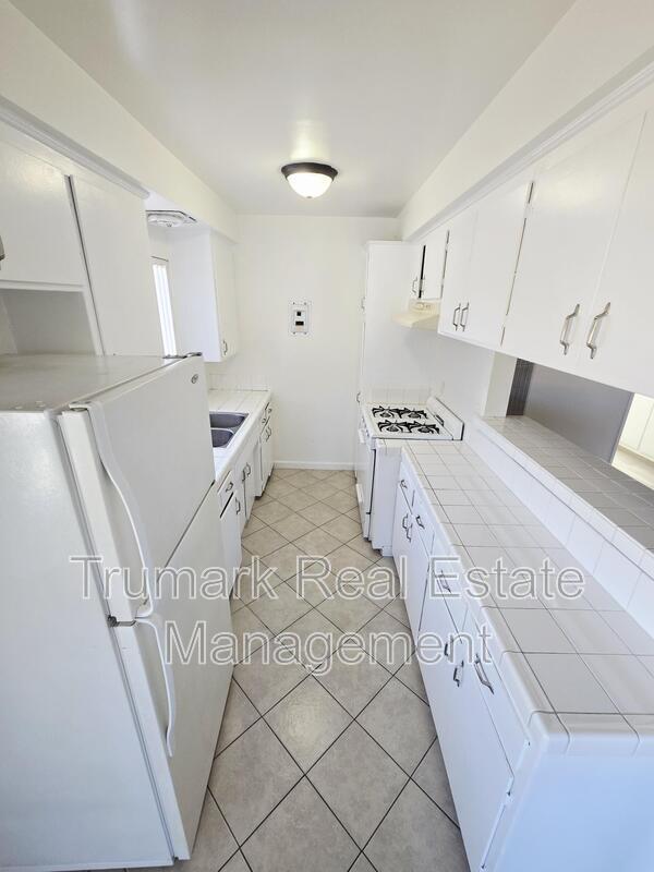 Building Photo - 531 Chester St