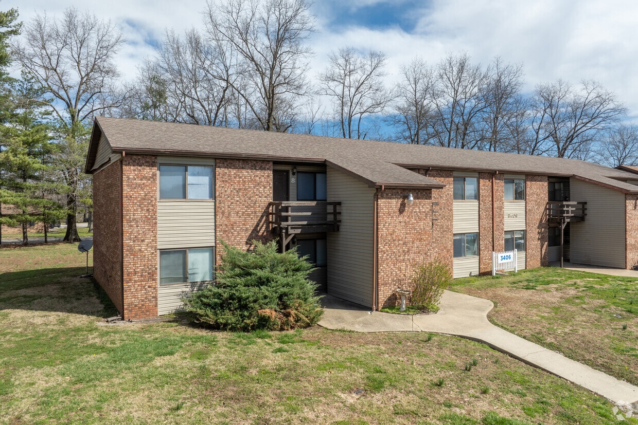 Primary Photo - Westmont Apartments