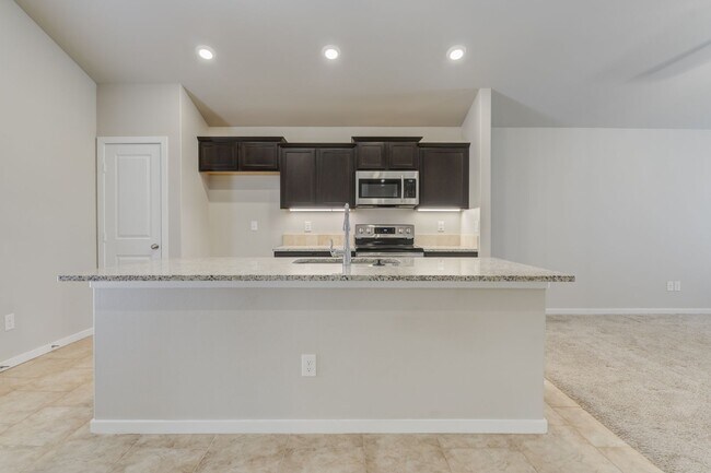 Foto del edificio - 1/2 off First Months Rent! Wonderful 3/2/2...