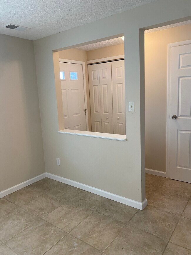 Foto del edificio - 7942 Clovertree Ct