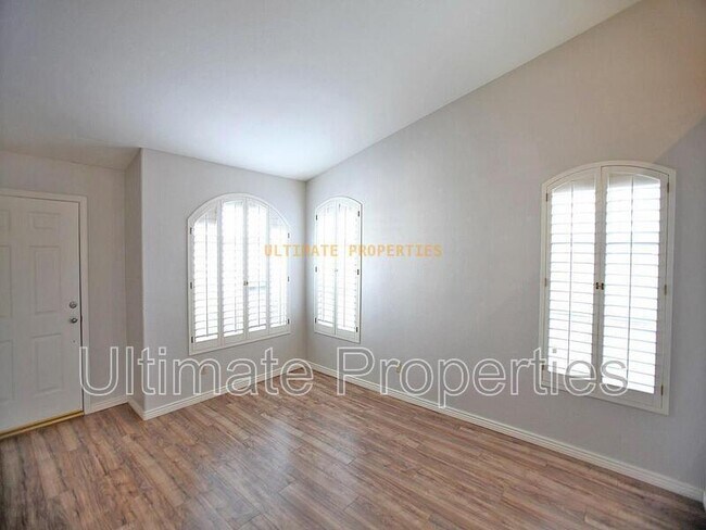 Building Photo - 7439 W Via Del Sol Dr