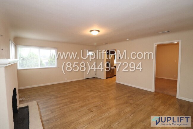 Building Photo - B St (948-50) (Ramona)