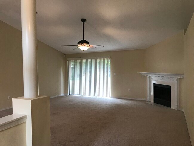 Building Photo - 517 Samana Way