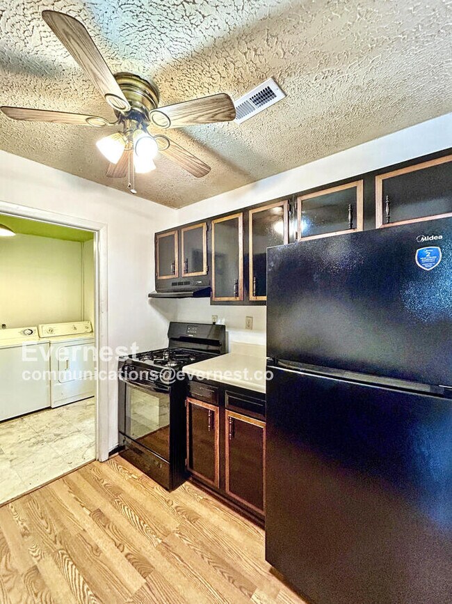 Foto del edificio - 818 Bedrock Ln