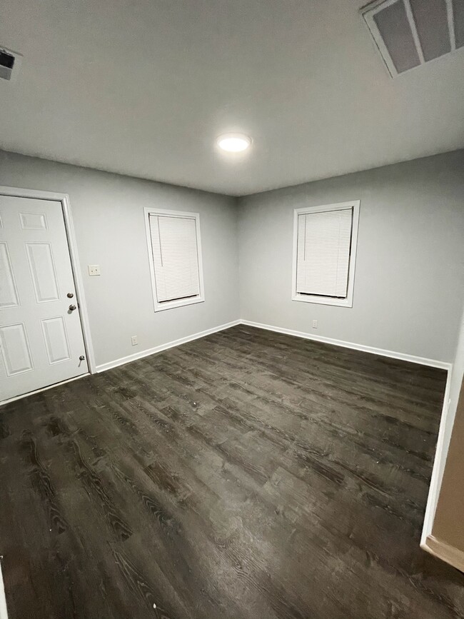 Living Room/ Entry way - 1025 Holland Ave