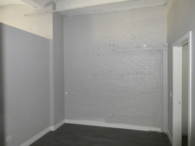 Building Photo - 619 S LaSalle St
