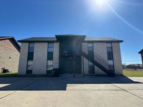 Building Photo - 1904 Windward Dr