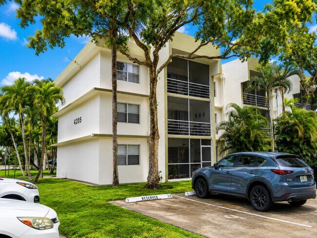 Building Photo - 4205 N University Dr