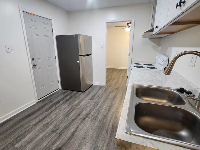 Building Photo - 503 Canal St