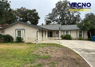 Building Photo - 3643 Richwood Dr