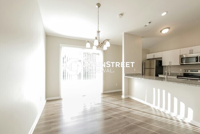 Foto del edificio - 3 Bedroom Pet-Friendly Home in CHARLOTTE, ...