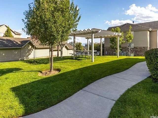 Foto del edificio - 1656 Westbury Way