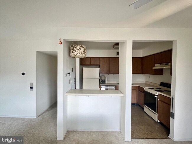 Building Photo - 2404 Aspen Cir