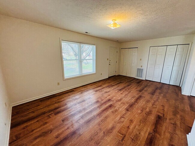 Building Photo - 205 Freestone Dr
