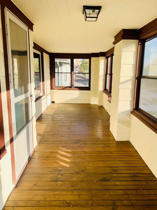 Screened Porch - 111 Amherst Dr