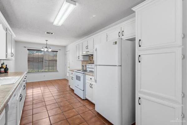 Foto del edificio - 3409 Violet Ave W