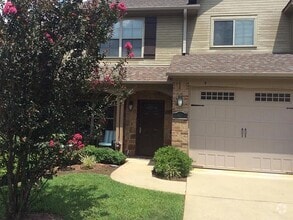 Building Photo - 902 Solaris Pl