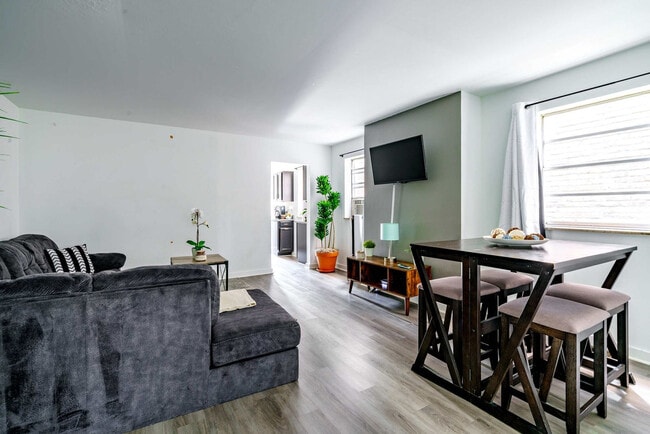 Building Photo - 605 Dennison Ave