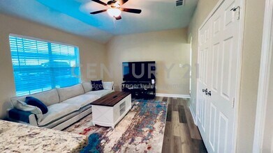 Building Photo - 113 Sunburst Ct