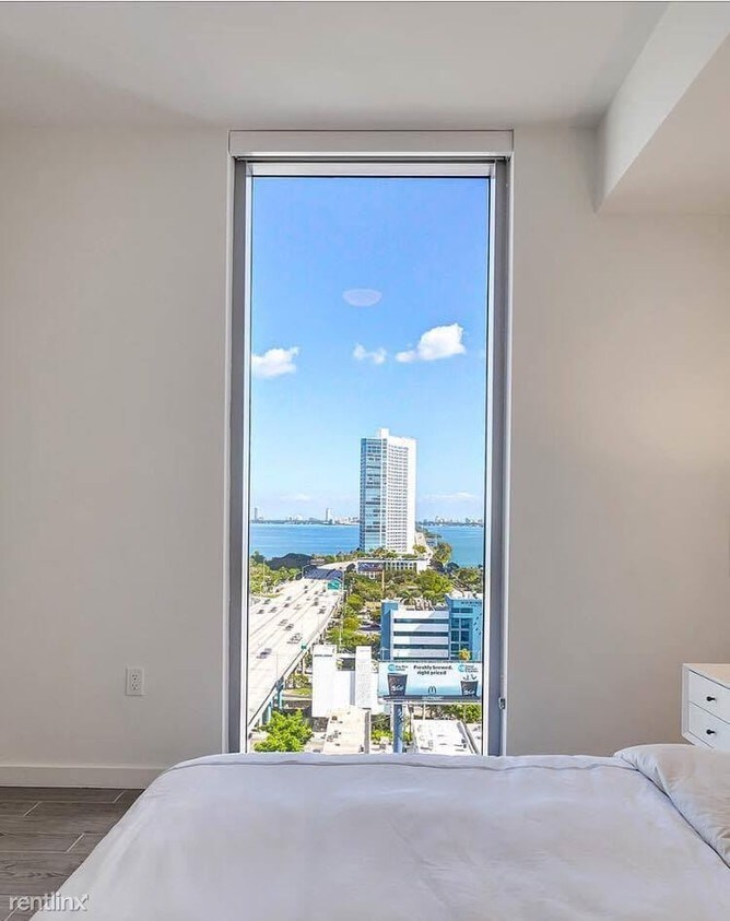 Foto principal - 3252 NE 1st Ave